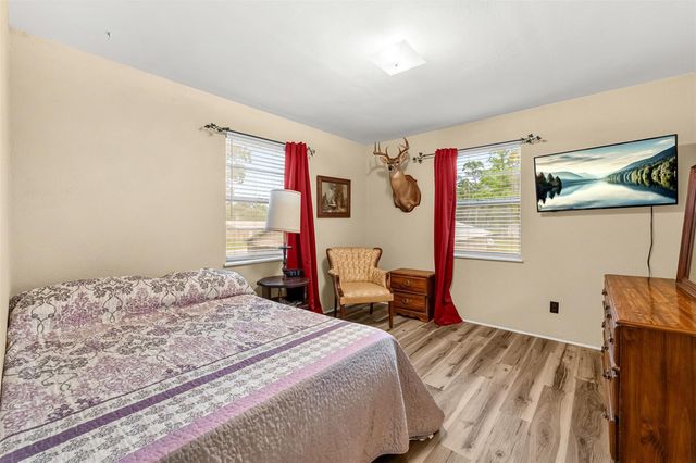 439 Lakeview Harbor, Onalaska, TX 77360