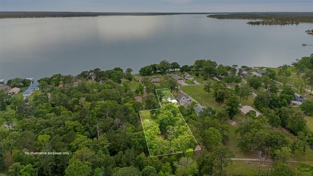 439 Lakeview Harbor, Onalaska, TX 77360