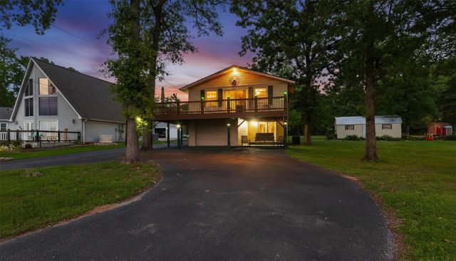 439 Lakeview Harbor, Onalaska, TX 77360
