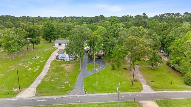 439 Lakeview Harbor, Onalaska, TX 77360