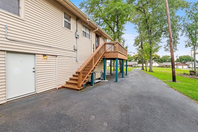 439 Lakeview Harbor, Onalaska, TX 77360