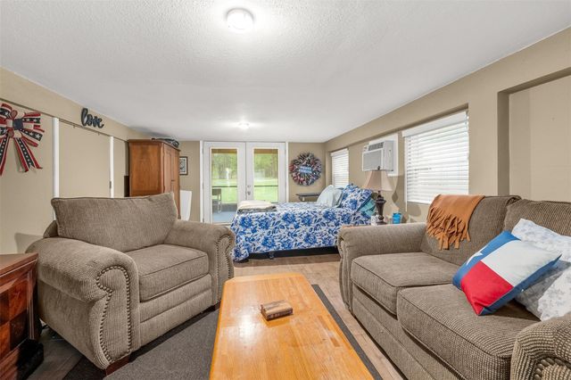 439 Lakeview Harbor, Onalaska, TX 77360