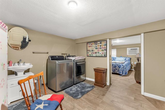 439 Lakeview Harbor, Onalaska, TX 77360