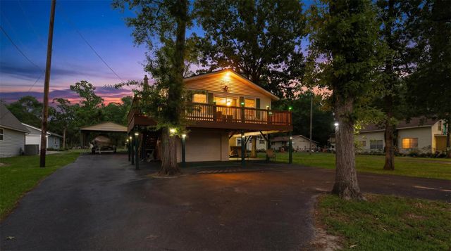 439 Lakeview Harbor, Onalaska, TX 77360