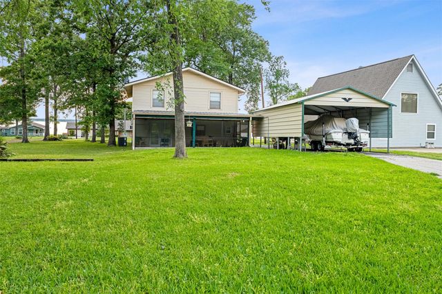 439 Lakeview Harbor, Onalaska, TX 77360