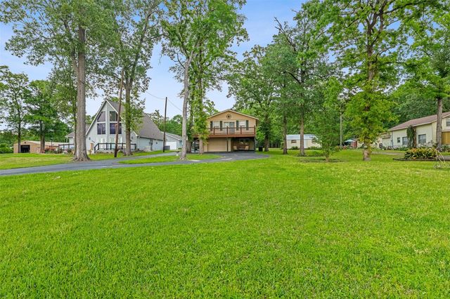 439 Lakeview Harbor, Onalaska, TX 77360