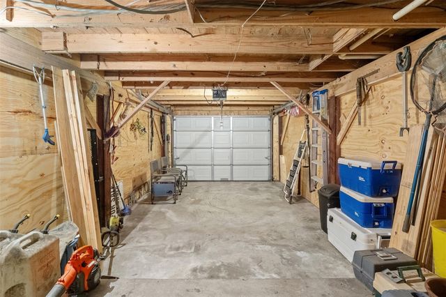 439 Lakeview Harbor, Onalaska, TX 77360