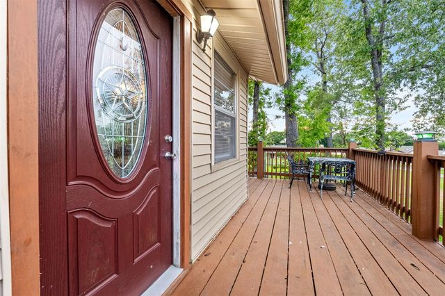 439 Lakeview Harbor, Onalaska, TX 77360