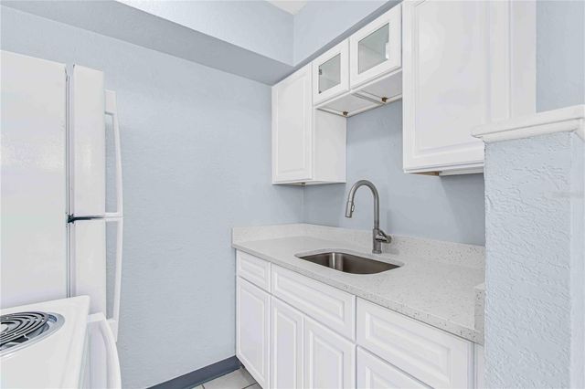 140 112TH AVENUE N 2, St Petersburg, FL 33716