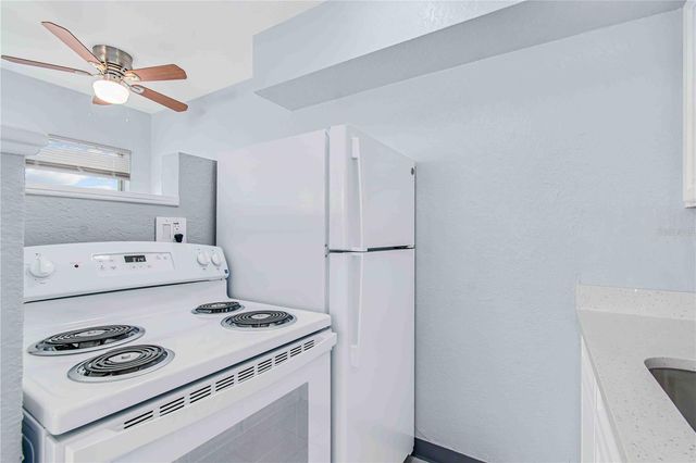 140 112TH AVENUE N 2, St Petersburg, FL 33716