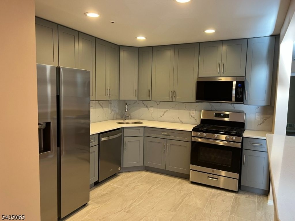 15 Potomac Dr, Bernards Twp., NJ 07920