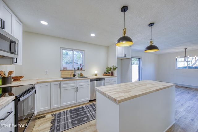 7425 Palmyra Drive, Knoxville, TN 37918