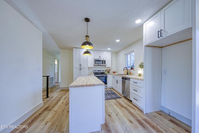 7425 Palmyra Drive, Knoxville, TN 37918