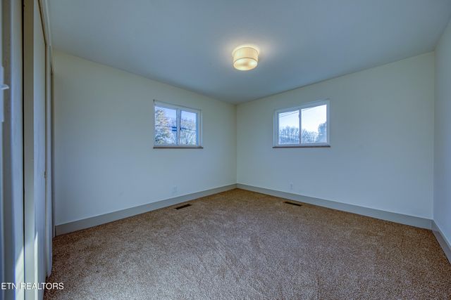 7425 Palmyra Drive, Knoxville, TN 37918