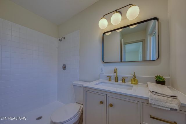 7425 Palmyra Drive, Knoxville, TN 37918