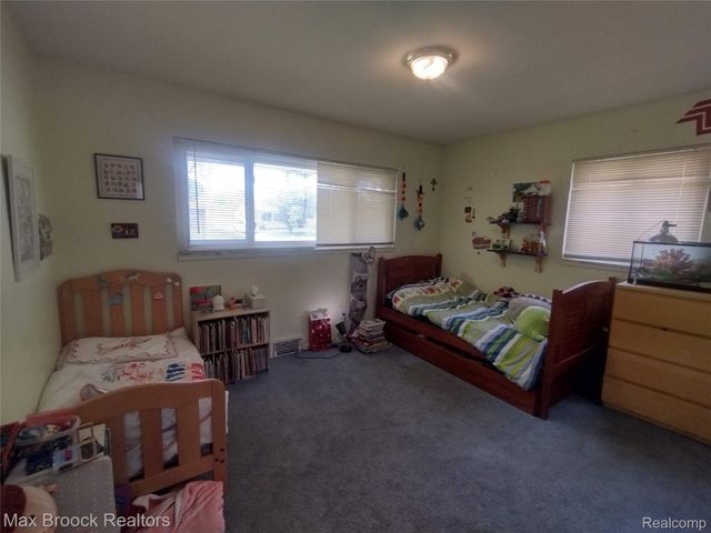 25210 Ridge Cliff Drive, Southfield, MI 48075