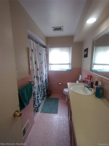 25210 Ridge Cliff Drive, Southfield, MI 48075