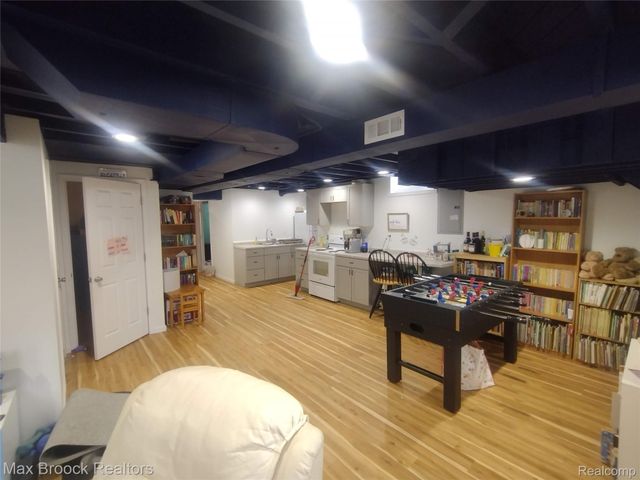 25210 Ridge Cliff Drive, Southfield, MI 48075