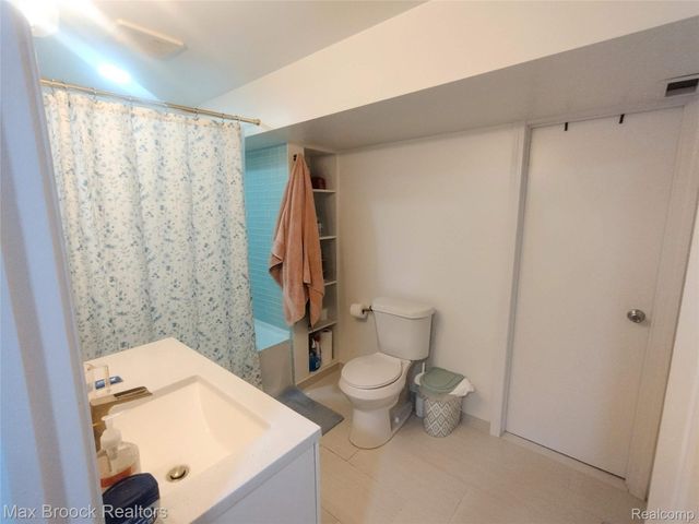 25210 Ridge Cliff Drive, Southfield, MI 48075