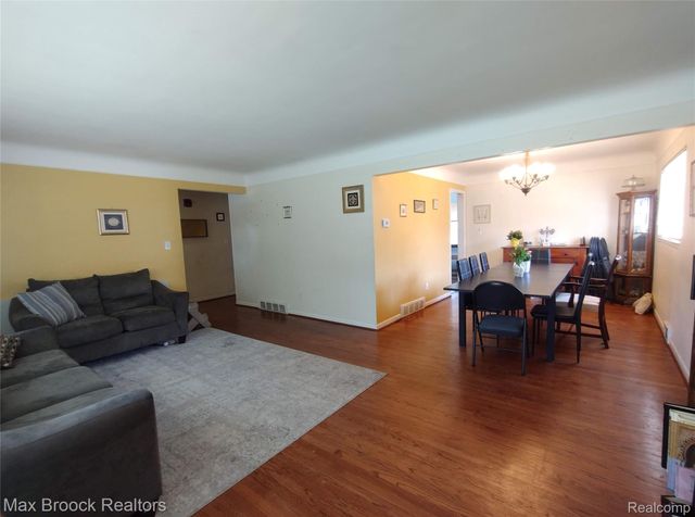 25210 Ridge Cliff Drive, Southfield, MI 48075