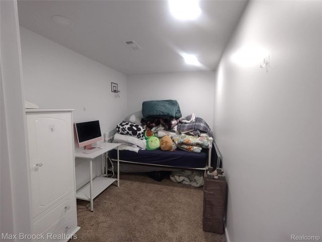 25210 Ridge Cliff Drive, Southfield, MI 48075