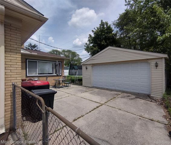 25210 Ridge Cliff Drive, Southfield, MI 48075