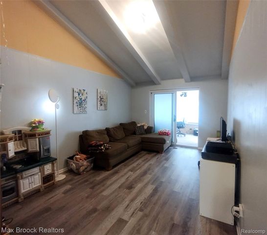 25210 Ridge Cliff Drive, Southfield, MI 48075