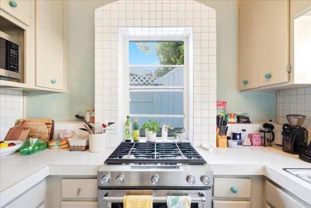 110 W Lewis, San Diego, CA 92103