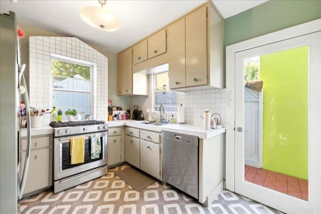 110 W Lewis, San Diego, CA 92103