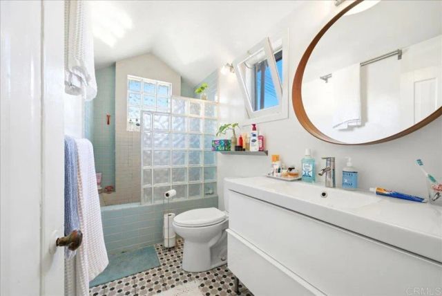 110 W Lewis, San Diego, CA 92103