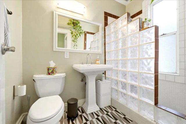 110 W Lewis, San Diego, CA 92103