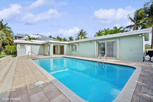 2433 NE 24th Street, Lighthouse Point, FL 33064