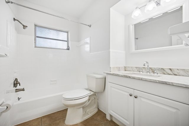 2433 NE 24th Street, Lighthouse Point, FL 33064