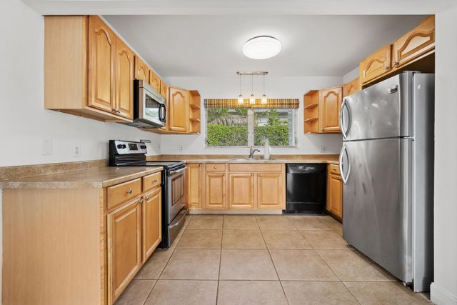 2433 NE 24th Street, Lighthouse Point, FL 33064