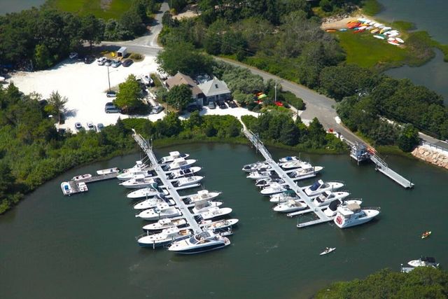 69 Cobblestone Circle, Mashpee, MA 02649