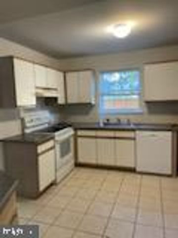 1174 STEAMER AVE, Manahawkin, NJ 08050