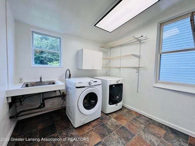 226 S 8th Street, Lansing, MI 48912