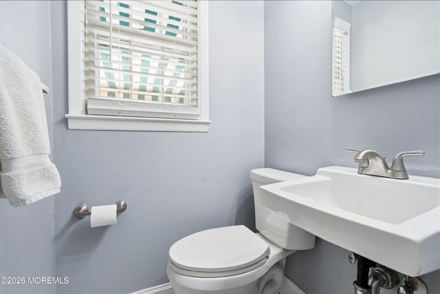 558 Green Lane, River Vale, NJ 07675