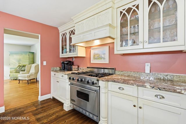 558 Green Lane, River Vale, NJ 07675