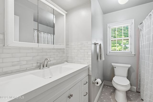 558 Green Lane, River Vale, NJ 07675