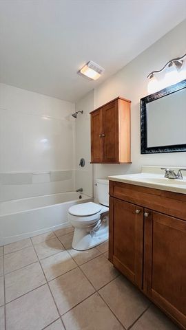 18 Walden Dr 4, Natick, MA 01760