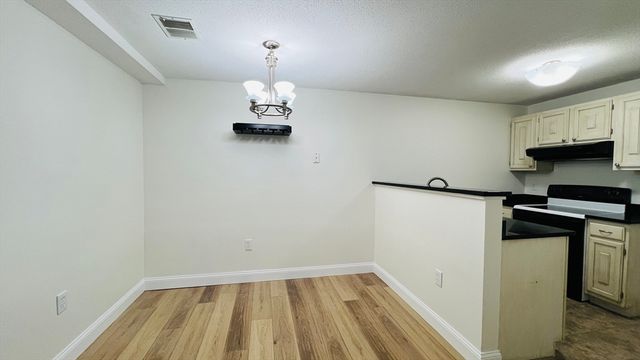 18 Walden Dr 4, Natick, MA 01760