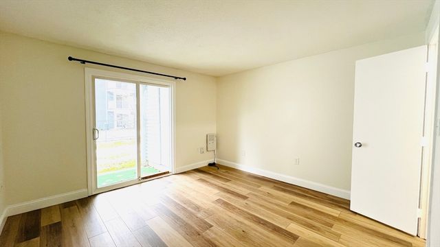 18 Walden Dr 4, Natick, MA 01760