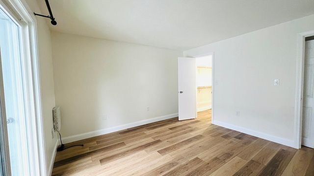 18 Walden Dr 4, Natick, MA 01760