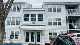 18 Walden Dr 4, Natick, MA 01760