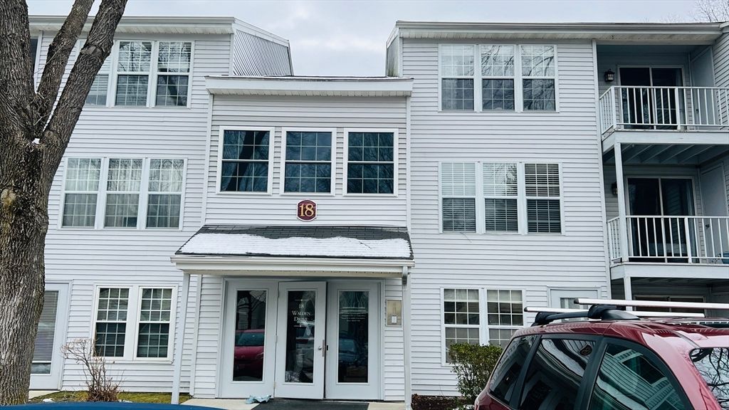 18 Walden Dr 4, Natick, MA 01760