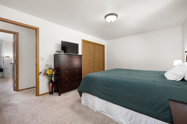 1113 23rd St NW, Minot, ND 58703