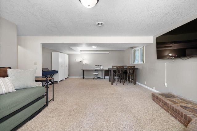 1113 23rd St NW, Minot, ND 58703
