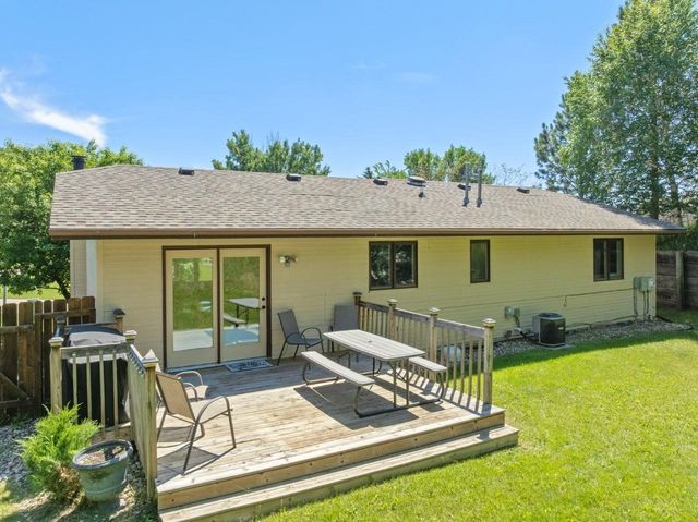 1113 23rd St NW, Minot, ND 58703