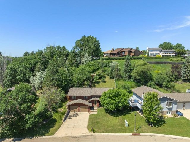 1113 23rd St NW, Minot, ND 58703